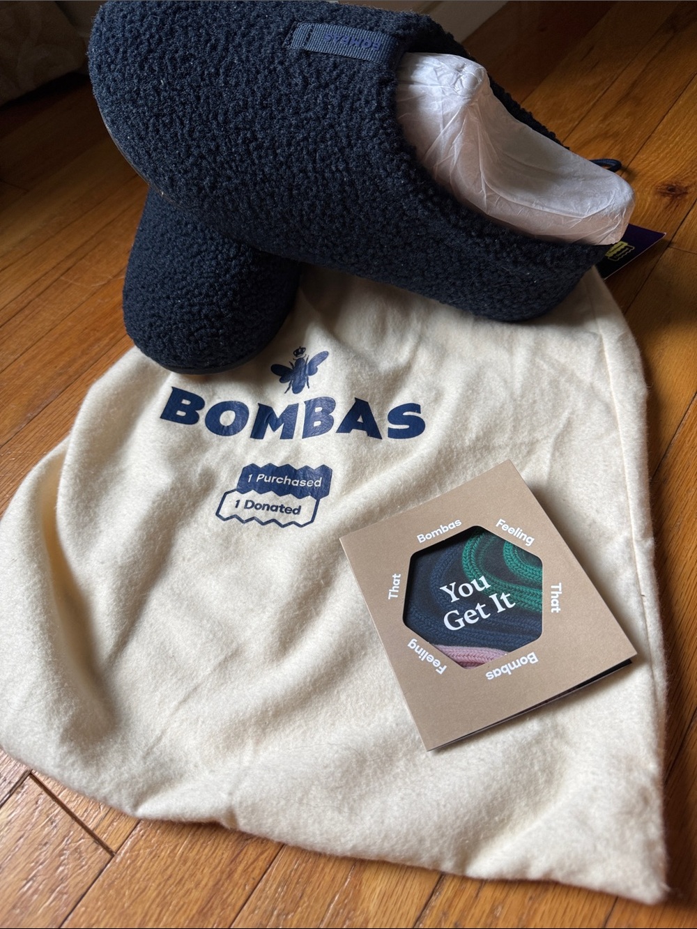 Bombas Dark Navy Sherpa Slip-On Slippers with Cream Branded Bag